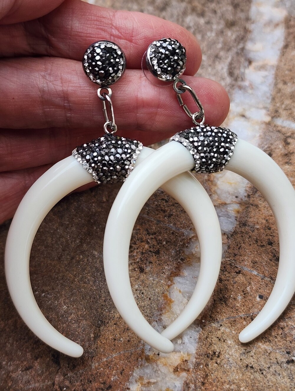 FP Jewelry Sold Out Large Lightweight Earrings Crystals/Off-White Resin Horns - Picture 6 of 10